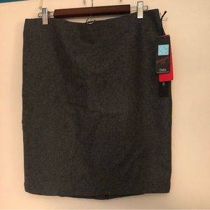 Dalia modern fit mini skirt. Gray. Size 10. NWT.